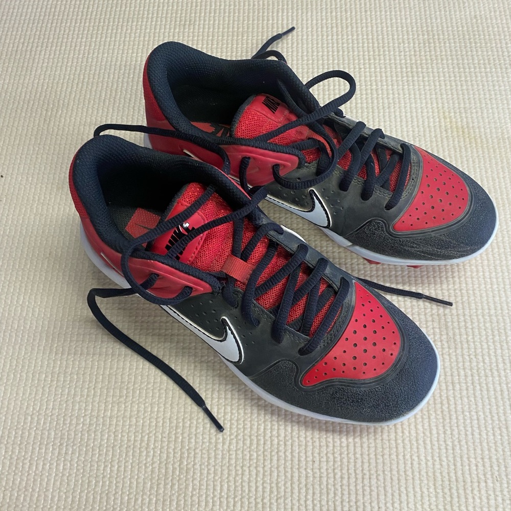 NIKE Youth Cleats